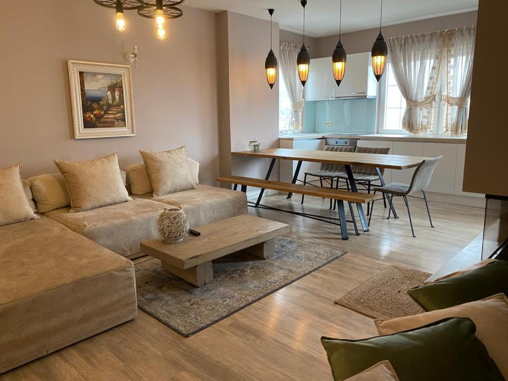 Cozy Lake Front Flat Bequeme Wohnung An Der See Pogradec Eksteriør billede