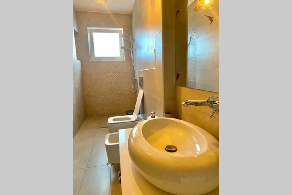 Cozy Lake Front Flat Bequeme Wohnung An Der See Pogradec Eksteriør billede